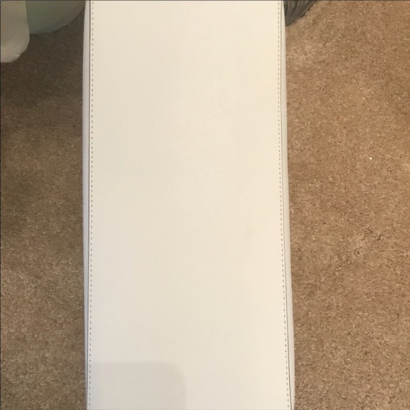 Michael Kors Optic Wht Lthr Gold Chains Lg Bag NWT - Picture 6 of 8